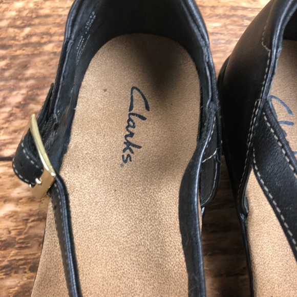 Clarks Black and Tan Women‎ Sandals - Picture 4 of 7